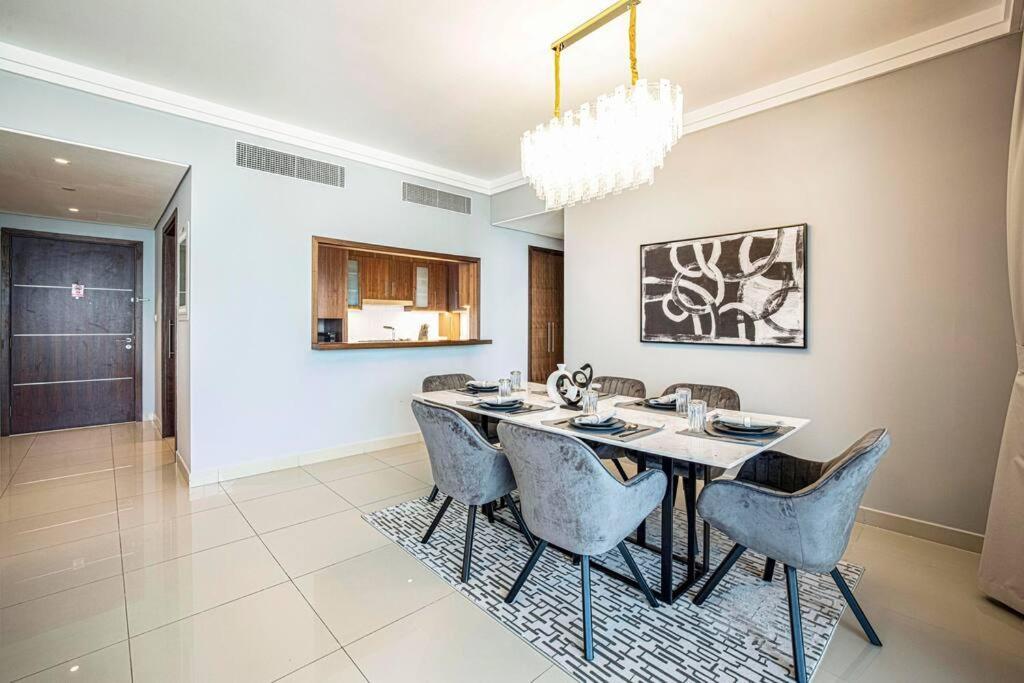 Magnificent Brand New Lux 3Br Burj & Fountain View Lägenhet Dubai Exteriör bild