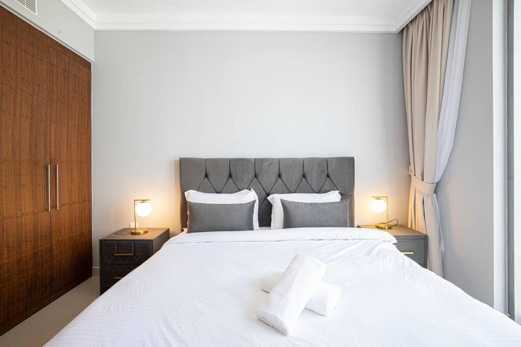 Magnificent Brand New Lux 3Br Burj & Fountain View Lägenhet Dubai Exteriör bild