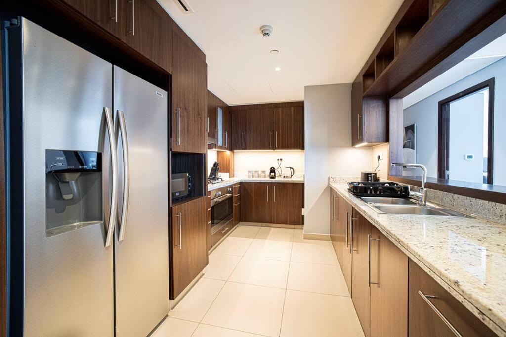 Magnificent Brand New Lux 3Br Burj & Fountain View Lägenhet Dubai Exteriör bild
