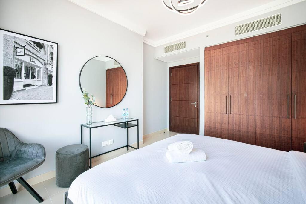 Magnificent Brand New Lux 3Br Burj & Fountain View Lägenhet Dubai Exteriör bild