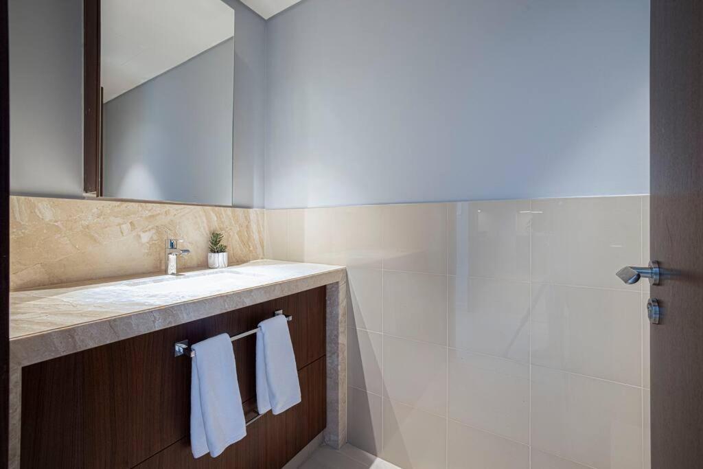 Magnificent Brand New Lux 3Br Burj & Fountain View Lägenhet Dubai Exteriör bild